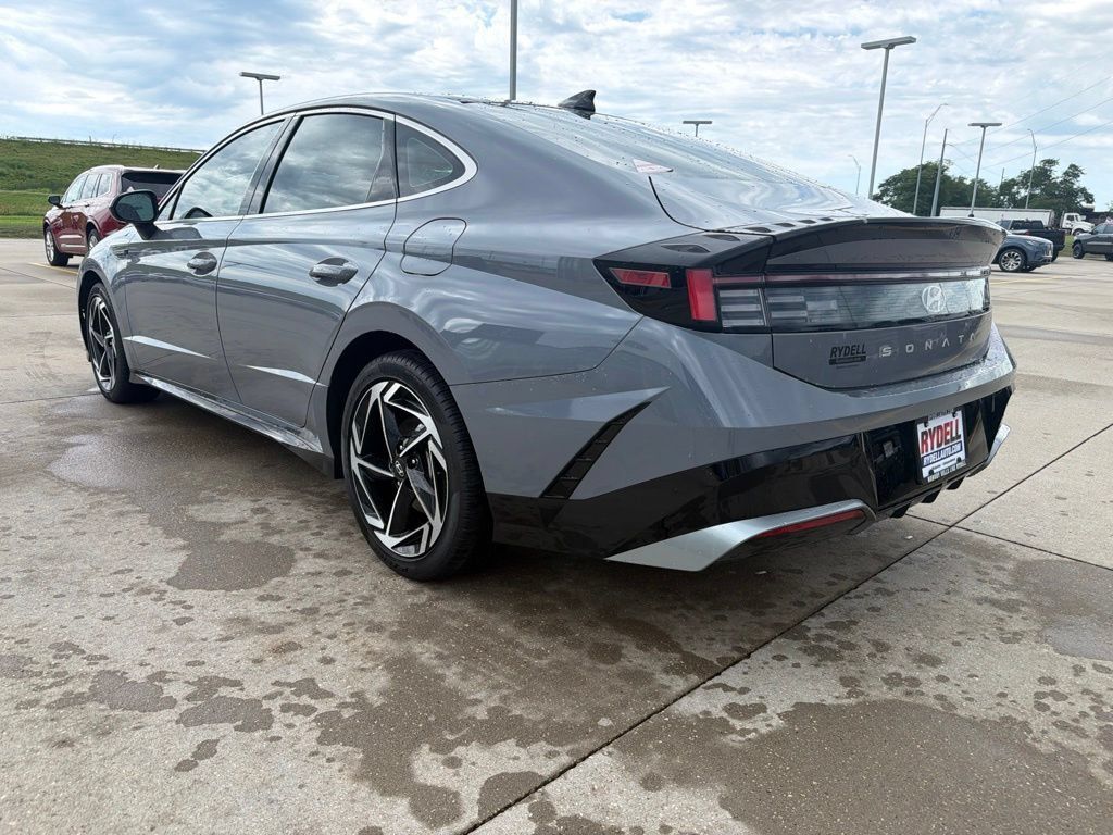 Used 2025 Hyundai Sonata SEL FWD image 16