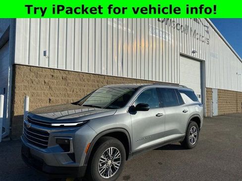 Used 2025 Chevrolet Traverse LT image 1