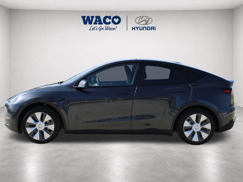 Used 2024 Tesla Model Y Long Range RWD image 4