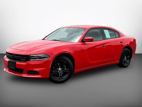 Used 2022 Dodge Charger SXT RWD image 3