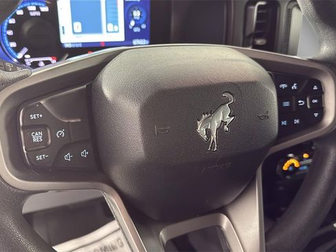 Used 2022 Ford Bronco Base image 25