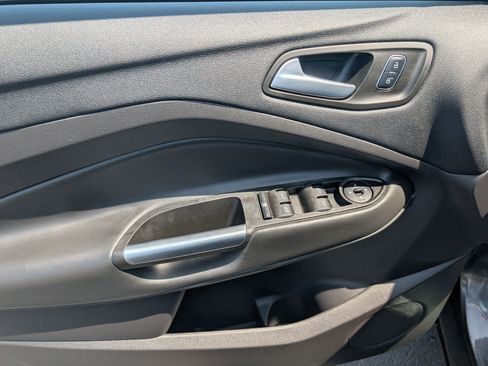 Used 2018 Ford Escape SE w/ SE Sync 3 Package AWD/4WD image 9