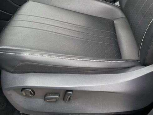 Used 2023 Volkswagen Tiguan SE image 23