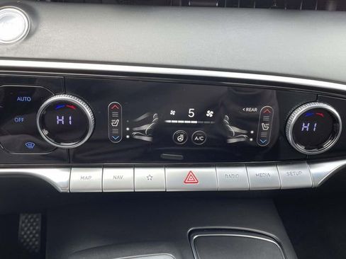 Used 2023 Genesis GV70 2.5T w/ Select Package image 25