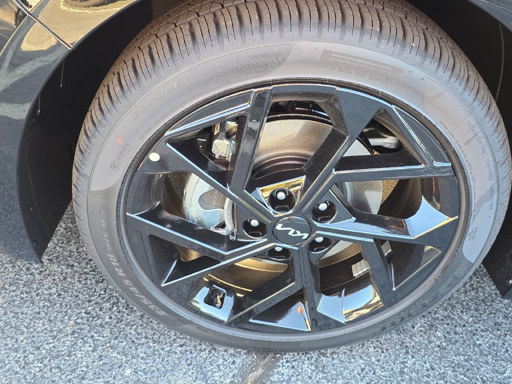 New 2027 Kia K5 GT-Line FWD image 2