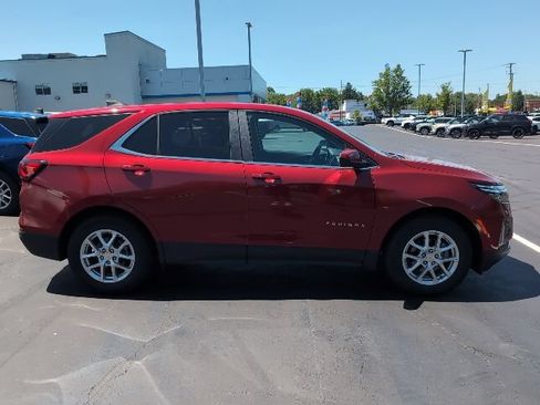 Used 2024 Chevrolet Equinox LT w/ LPO, Floor Liner Package FWD image 3