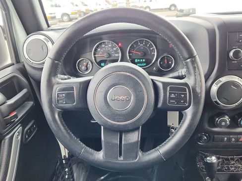 Used 2015 Jeep Wrangler Sahara image 32