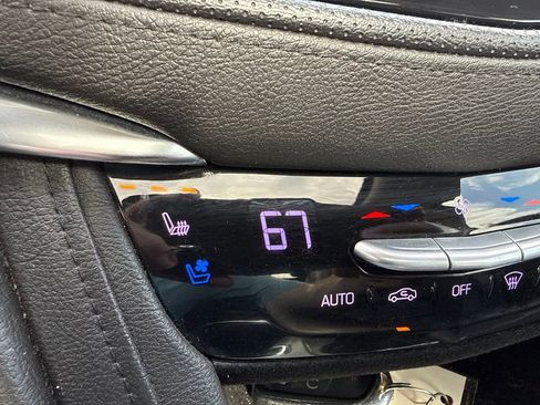 Used 2018 Cadillac XT5 Premium Luxury FWD image 19