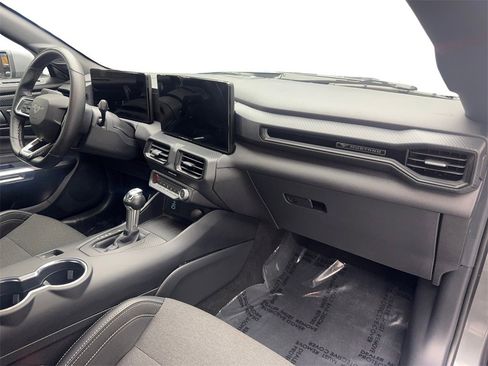 Used 2025 Ford Mustang Coupe image 43