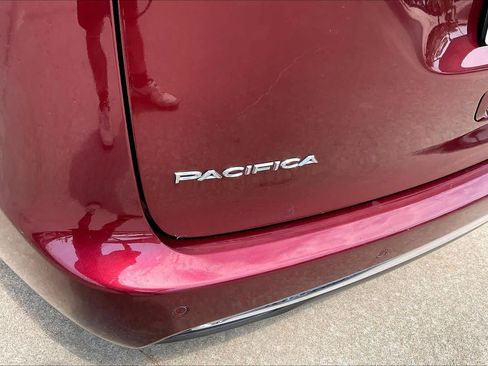 Used 2022 Chrysler Pacifica Touring-L FWD image 10