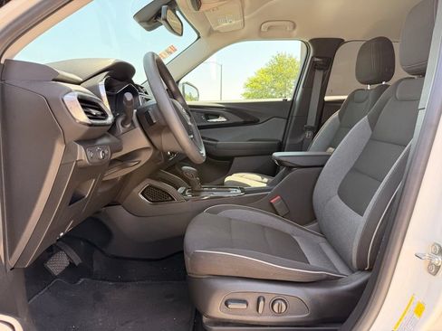Used 2023 Chevrolet TrailBlazer LT w/ Convenience Package FWD image 2