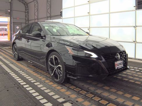 Used 2024 Nissan Altima 2.5 SR image 4