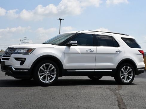 Used 2018 Ford Explorer Limited w/ Equipment Group 301A AWD/4WD image 3