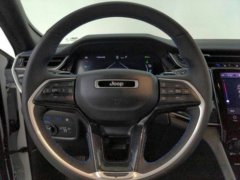 Used 2022 Jeep Grand Cherokee Trailhawk AWD/4WD image 17