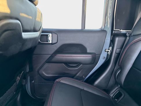 Certified 2025 Jeep Gladiator Rubicon w/ Safety Group image 15