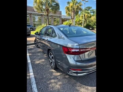 Used 2025 Volkswagen Jetta SEL FWD image 3