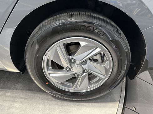 Certified 2026 Hyundai Elantra SE FWD image 10