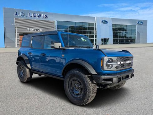 New 2025 Ford Bronco Badlands image 1