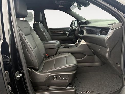 Used 2023 GMC Yukon Denali image 11