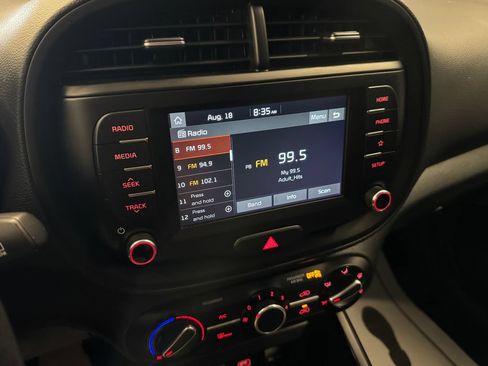 Used 2021 Kia Soul LX FWD image 13
