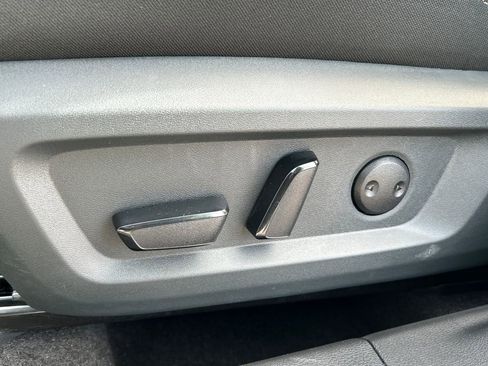 Used 2025 Nissan Rogue SV image 18