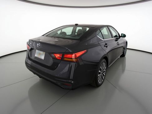 Used 2025 Nissan Altima 2.5 SV image 9