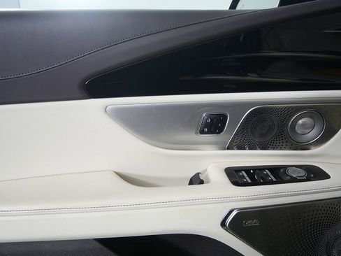 Used 2024 Lincoln Nautilus Black Label image 9