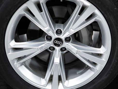 Used 2022 Audi Q8 Premium Plus image 11