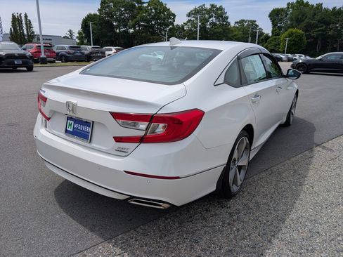 Used 2018 Honda Accord Touring image 5