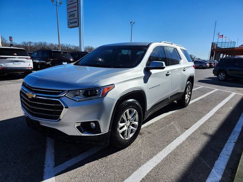Used 2020 Chevrolet Traverse LT image 1