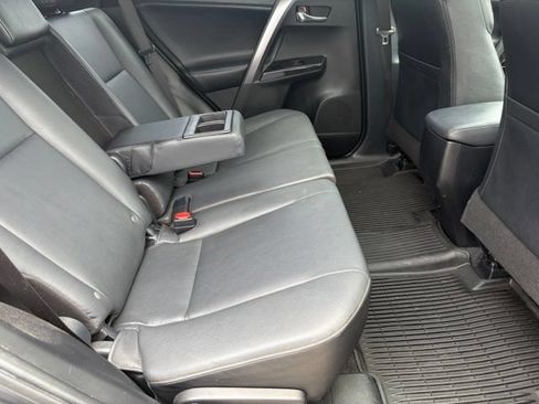 Used 2018 Toyota RAV4 SE w/ All Weather Liner Package AWD/4WD image 18