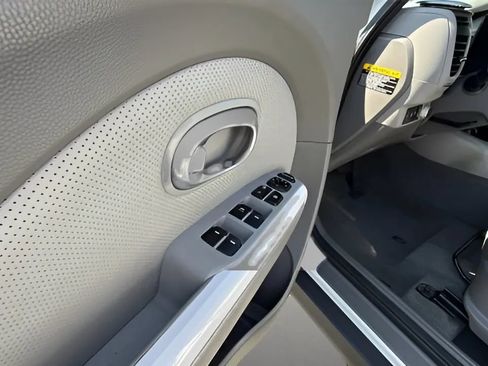 Used 2016 Kia Soul EV + w/ Sun & Fun Package FWD image 21