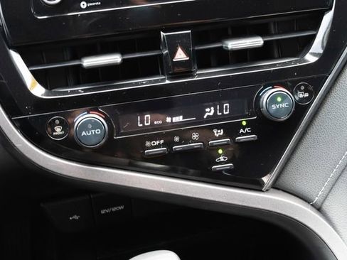 Used 2022 Toyota Camry SE image 29