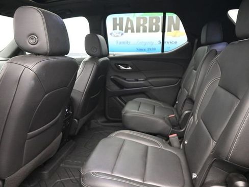 Used 2022 Chevrolet Traverse LT w/ LT Premium Package FWD image 11