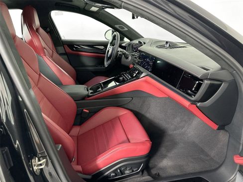 Certified 2025 Porsche Panamera GTS image 28