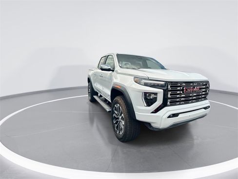 New 2025 GMC Canyon Denali image 2