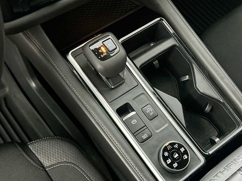 Used 2022 Nissan Pathfinder SV image 20