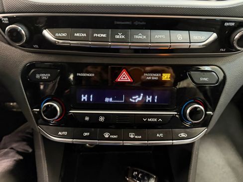 Used 2019 Hyundai Ioniq Plug-In Hybrid image 25