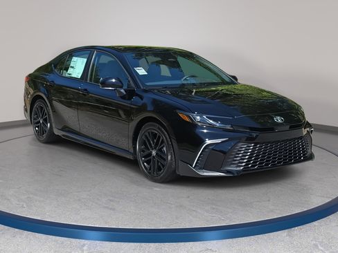 New 2026 Toyota Camry SE FWD image 3