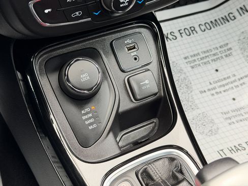 Used 2019 Jeep Compass Latitude image 23