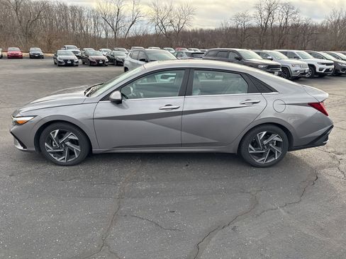 Used 2024 Hyundai Elantra Limited image 4