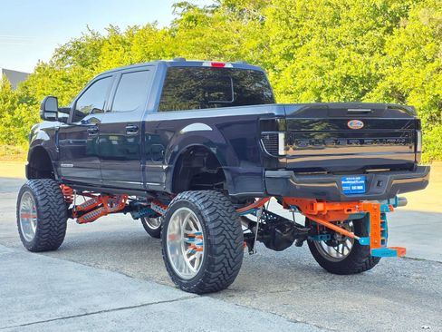 Used 2022 Ford F250 Lariat w/ Black Appearance Package AWD/4WD image 5