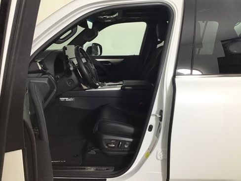 Used 2024 Lexus LX 600 F Sport image 9
