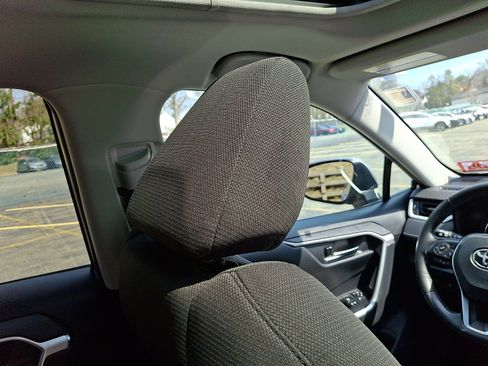 Used 2020 Toyota RAV4 XLE w/ Convenience Package image 13