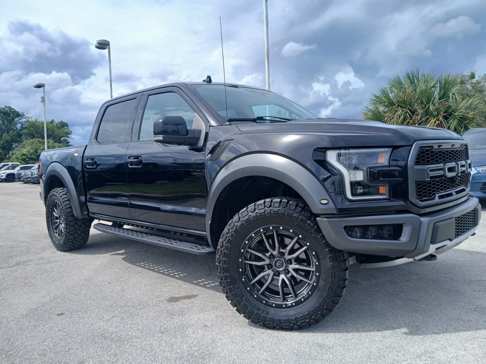 Used 2019 Ford F150 Raptor w/ Equipment Group 802A Luxury AWD/4WD image 3