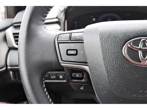 Used 2025 Toyota Camry SE w/ Convenience Package FWD image 24