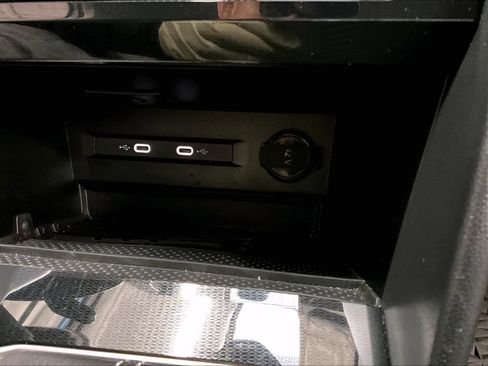 Certified 2025 Volkswagen Taos SE AWD/4WD image 37