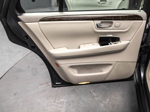 Used 2011 Cadillac DTS Luxury image 31