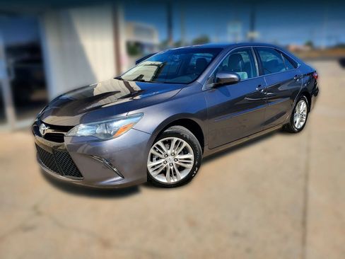 Used 2017 Toyota Camry SE w/ Moonroof Package FWD image 7