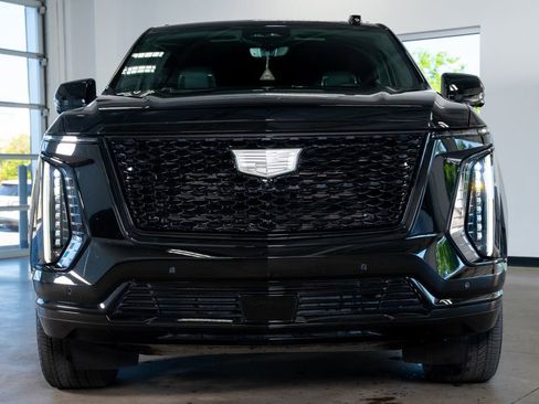 Used 2025 Cadillac Escalade Sport w/ LPO, ONYX Package AWD/4WD image 4